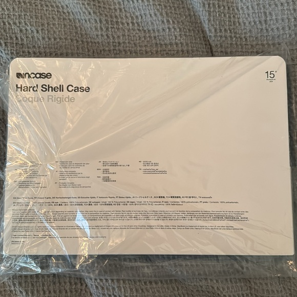Incase Hard Shell Case Coque Rigide for MacBook Air 2024 - Picture 3 of 4